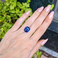 8.58 Ct. Blue Sapphire from Ceylon (Sri Lanka) Life Style