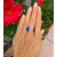 4.55 Ct. Blue Sapphire from Ceylon (Sri Lanka) Life Style
