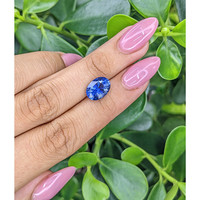 4.12 Ct. Bi Color Sapphire from Ceylon (Sri Lanka) Life Style