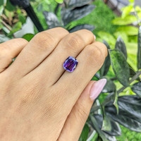 4.04 Ct. Bi Color Sapphire from Madagascar Life Style