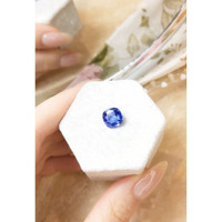 3.92 Ct. Blue Sapphire from Ceylon (Sri Lanka) Life Style