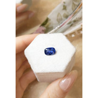2.98 Ct. Blue Sapphire from Ceylon (Sri Lanka) Life Style