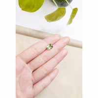 3.35 Ct. Yellowish Green Sapphire from Ceylon (Sri Lanka) Life Style