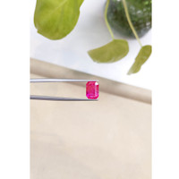 3.46 Ct. Bi Color Sapphire from Thailand Life Style