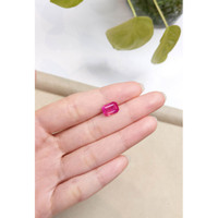 3.46 Ct. Bi Color Sapphire from Thailand Life Style