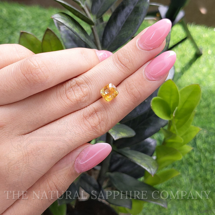 4.58 Ct. Bi Color Sapphire from Ceylon (Sri Lanka)