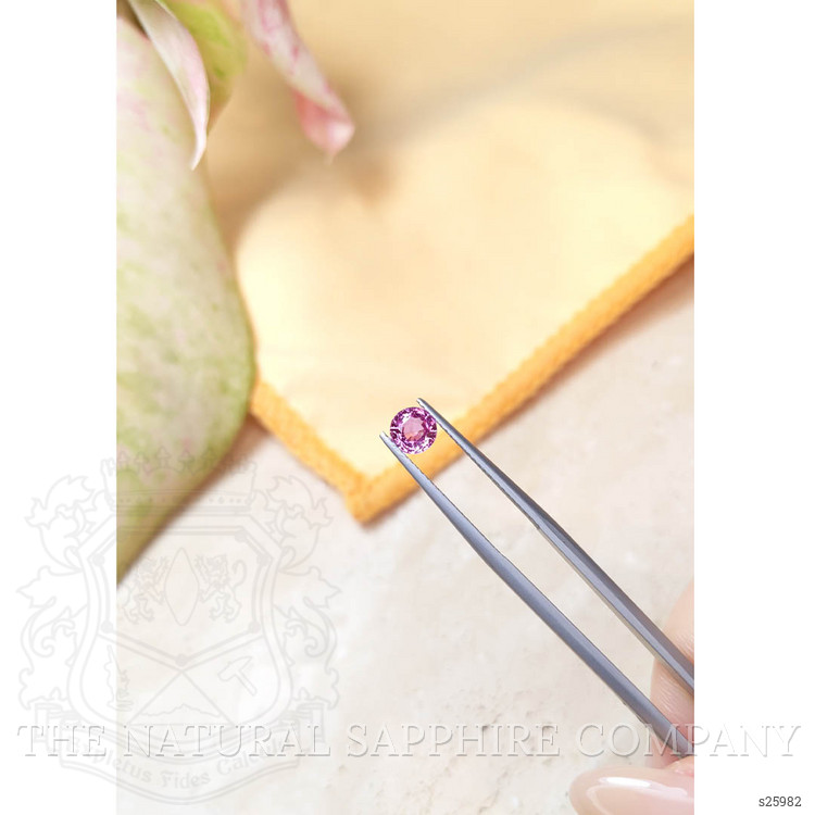 0.94 Ct. Pink Sapphire from Ceylon (Sri Lanka)