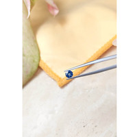 0.56 Ct. Blue Sapphire from Ceylon (Sri Lanka) Life Style