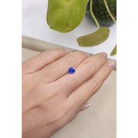 0.90 Ct. Blue Sapphire from Ceylon (Sri Lanka) Life Style