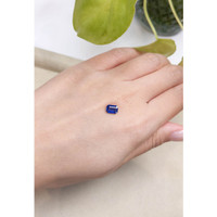 1.01 Ct. Blue Sapphire from Ceylon (Sri Lanka) Life Style