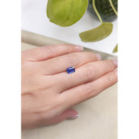 1.00 Ct. Blue Sapphire from Ceylon (Sri Lanka) Life Style