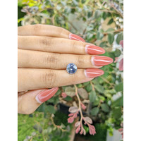 4.02 Ct. Bi Color Sapphire from Ceylon (Sri Lanka) Life Style