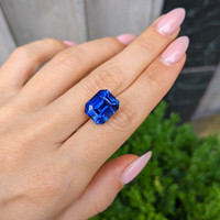 12.72 Ct. Blue Sapphire from Ceylon (Sri Lanka) Life Style