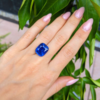 12.77 Ct. Blue Sapphire from Ceylon (Sri Lanka) Life Style