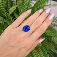 12.77 Ct. Blue Sapphire from Ceylon (Sri Lanka) Life Style