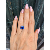 5.01 Ct. Blue Sapphire from Ceylon (Sri Lanka) Life Style