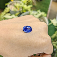5.51 Ct. Blue Sapphire from Ceylon (Sri Lanka) Life Style