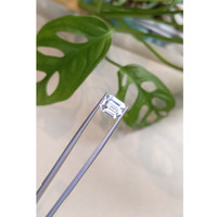 4.51 Ct. White Sapphire from Ceylon (Sri Lanka) Life Style