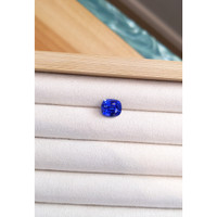 5.12 Ct. Blue Sapphire from Ceylon (Sri Lanka) Life Style