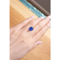 5.12 Ct. Blue Sapphire from Ceylon (Sri Lanka) Life Style