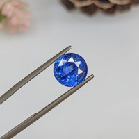 4.04 Ct. Blue Sapphire from Ceylon (Sri Lanka) Life Style