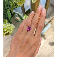 4.02 Ct. Pink Sapphire from Ceylon (Sri Lanka) Life Style
