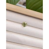 2.15 Ct. Yellowish Green Sapphire from Ceylon (Sri Lanka) Life Style