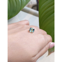 3.02 Ct. Bi Color Sapphire from Ceylon (Sri Lanka) Life Style