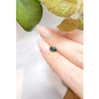 1.00 Ct. Green Sapphire from Ceylon (Sri Lanka) Life Style