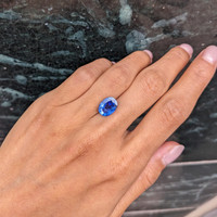 4.39 Ct. Blue Sapphire from Ceylon (Sri Lanka) Life Style