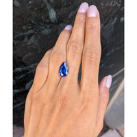 4.99 Ct. Blue Sapphire from Ceylon (Sri Lanka) Life Style