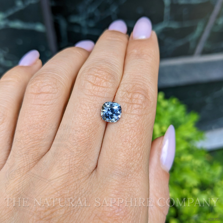 2.31 Ct. Bi Color Sapphire from Ceylon (Sri Lanka)