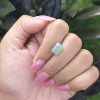 3.61 Ct. Yellowish Green Sapphire from Madagascar Life Style