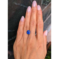 4.21 Ct. Blue Sapphire from Ceylon (Sri Lanka) Life Style