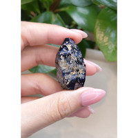 141.42 Ct. Blue Sapphire Crystal from Ceylon (Sri Lanka) Life Style