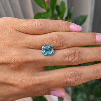 5.08 Ct. Green Sapphire from Ceylon (Sri Lanka) Life Style