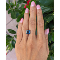 4.07 Ct. Greenish Blue Sapphire from Ceylon (Sri Lanka) Life Style