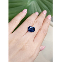 6.60 Ct. Blue Sapphire from Ceylon (Sri Lanka) Life Style