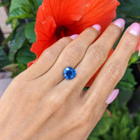 3.92 Ct. Greenish Blue Sapphire from Ceylon (Sri Lanka) Life Style