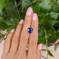 4.52 Ct. Blue Sapphire from Madagascar Life Style