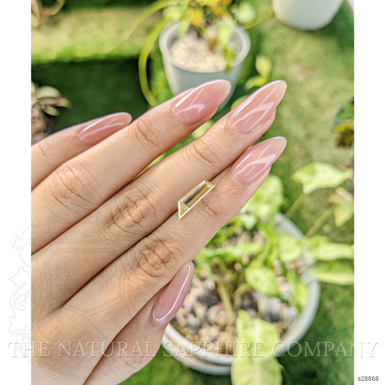 2.37 Ct. Bi Color Sapphire from Ceylon (Sri Lanka)