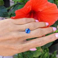 3.92 Ct. Blue Sapphire from Ceylon (Sri Lanka) Life Style