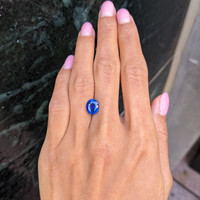 3.01 Ct. Blue Sapphire from Ceylon (Sri Lanka) Life Style