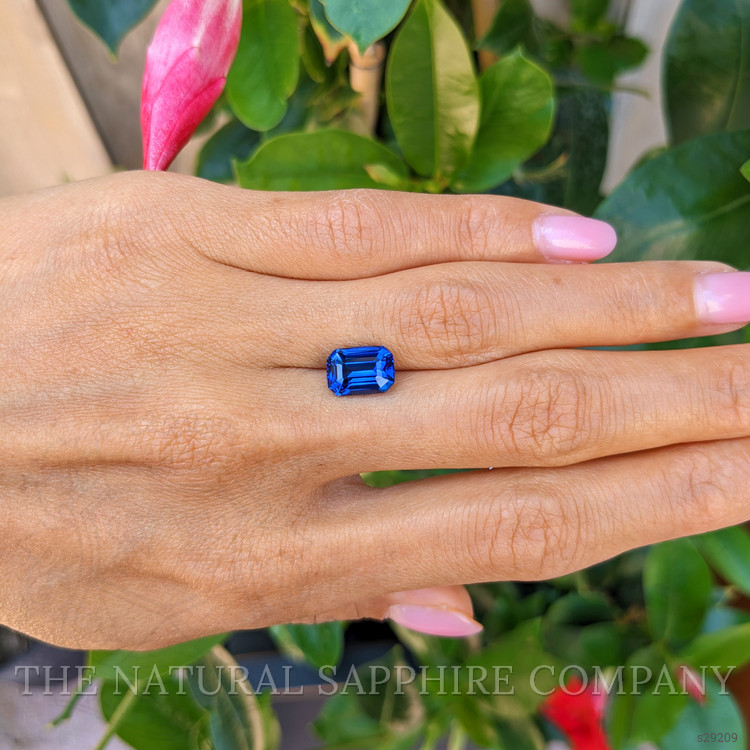 4.14 Ct. Blue Sapphire from Ceylon (Sri Lanka)