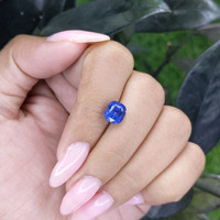 2.71 Ct. Blue Sapphire from Ceylon (Sri Lanka) Life Style