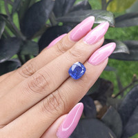 5.16 Ct. Blue Sapphire from Ceylon (Sri Lanka) Life Style