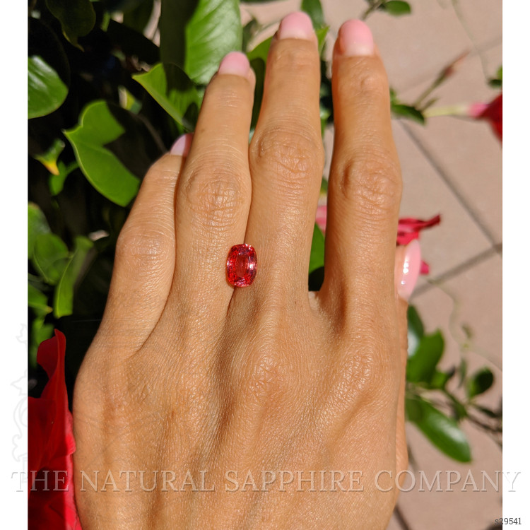 3.01 Ct. Padparadscha Sapphire from Ceylon (Sri Lanka)