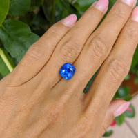 4.94 Ct. Blue Sapphire from Ceylon (Sri Lanka) Life Style