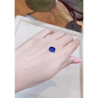 4.51 Ct. Blue Sapphire from Ceylon (Sri Lanka) Life Style