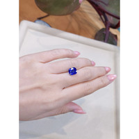 4.51 Ct. Blue Sapphire from Ceylon (Sri Lanka) Life Style